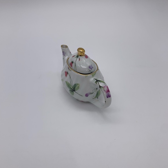 Special Place Victorian Style Miniature Teapot With Lid & Handle Floral Pattern - Picture 4 of 9